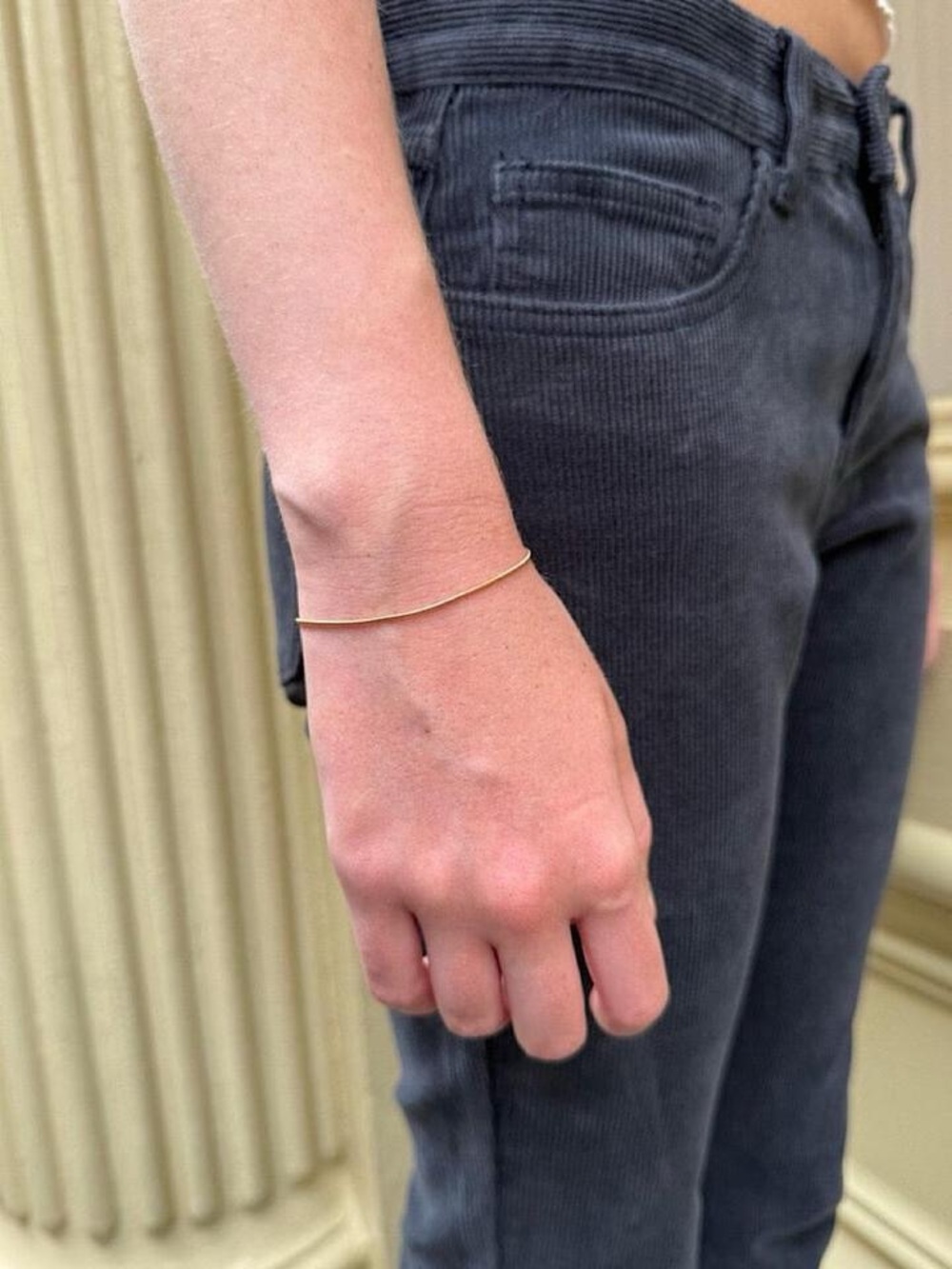 Brandy Melville thin line delicate gold colored bracelet